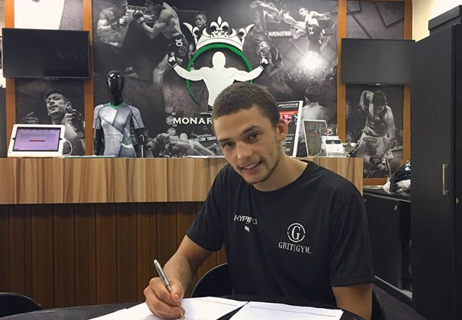 MMA Talent Shem Rock tekent contract voor Golden Warriors FC The Final Fight