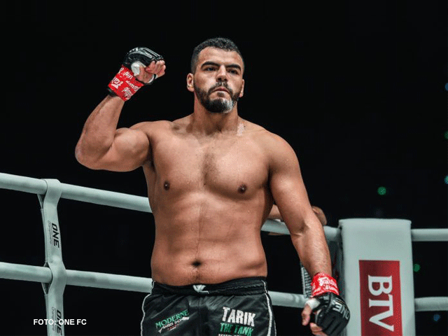 BREAKING: GLORY Kickboxing tekent topkickbokser Tarik Khbabez