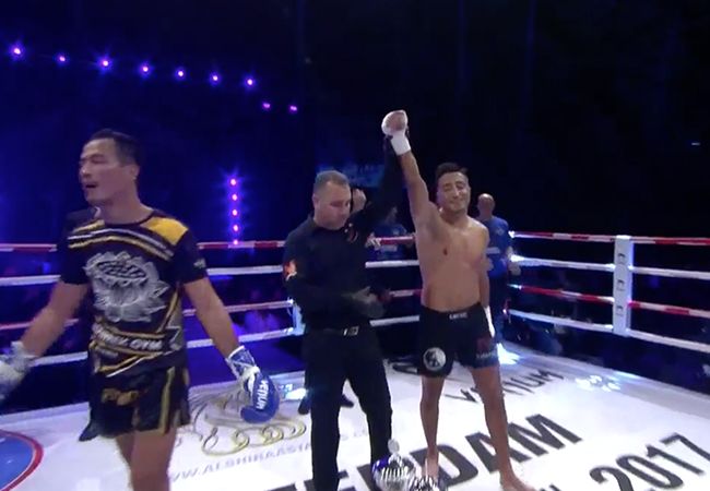 Tayfun Ozcan wint van Petchchaiyo Banchamek op Enfusion Amsterdam!