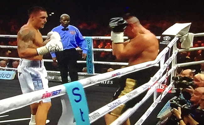 WBSS Berlijn: Alexander Usyk wint van Marco Huck