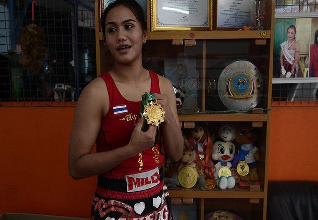 Vrouwelijke Muay Thai vechters worden uitgesloten om in de ring te vechten!