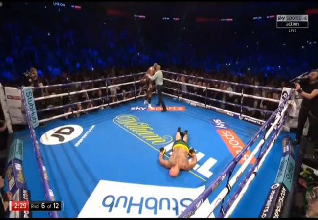 DODEN: UFC vechter's coach pleit voor handheld hersenscanners