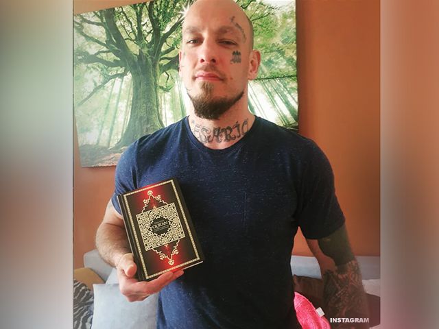 CORONA QUARANTAINE: Bekende MMA-vechter bekeert zich tot de islam