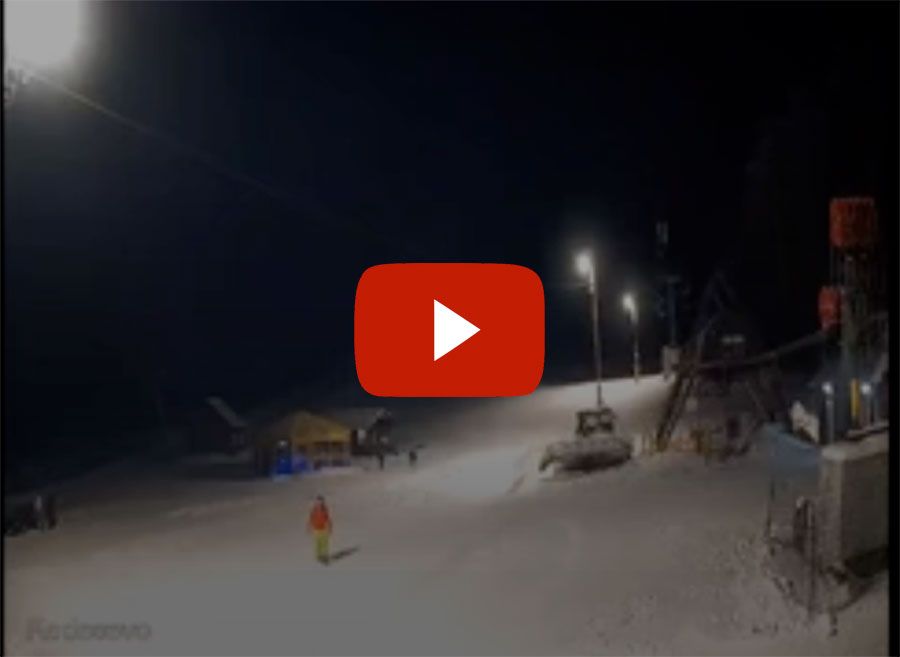 Bekende MMA-vechter slaat toeristen in elkaar op Skipiste | video