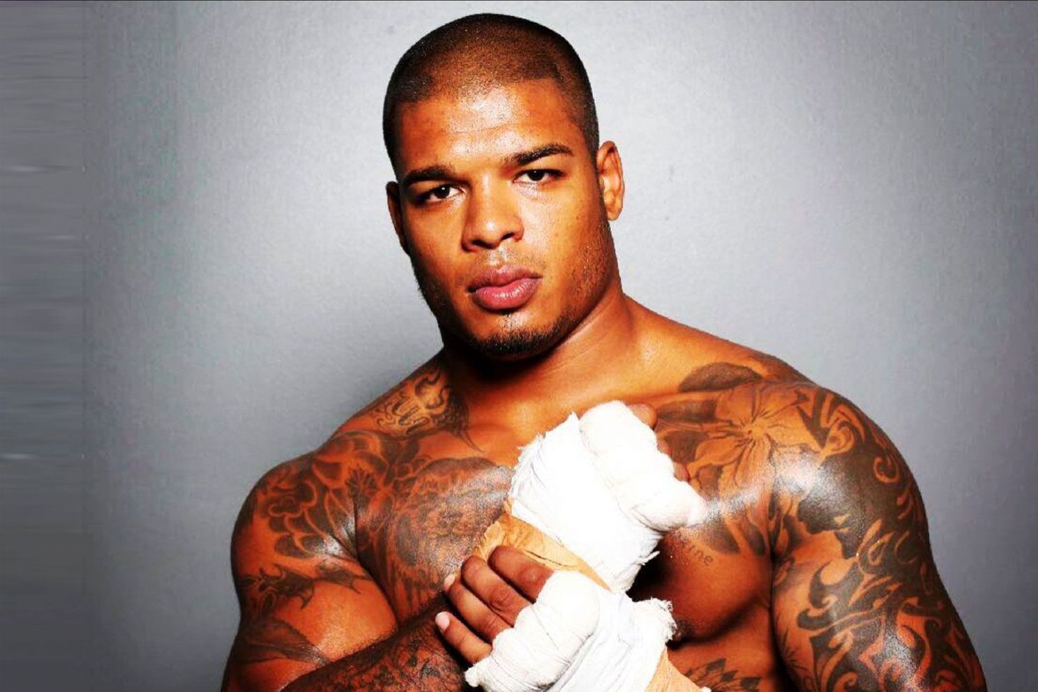 Tyrone Spong keert terug als vechtmachine in Dubai - 'Ik heb een missie'