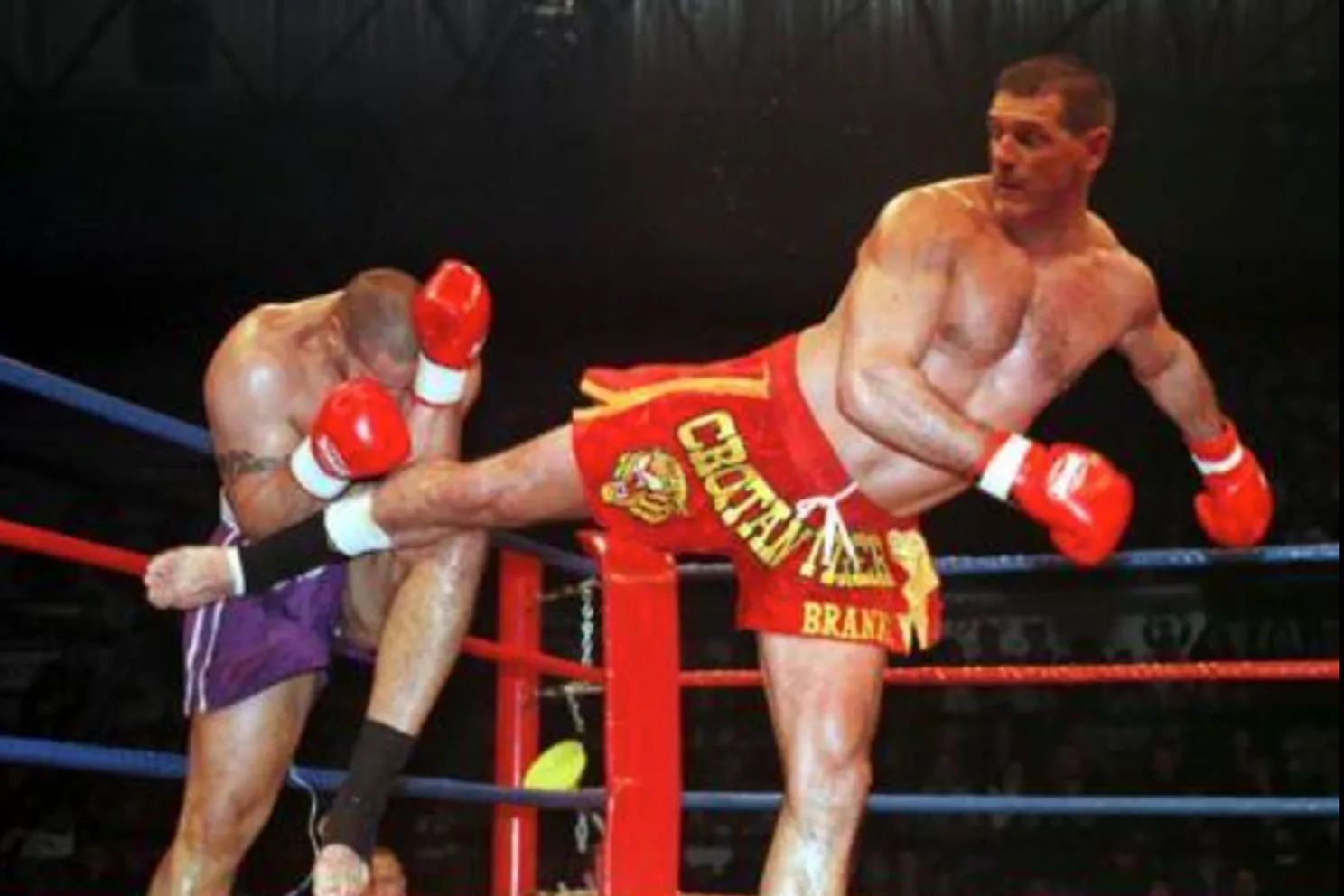 Zoon van K-1 kickbokslegende Branko Cikatić treedt in zijn voetsporen