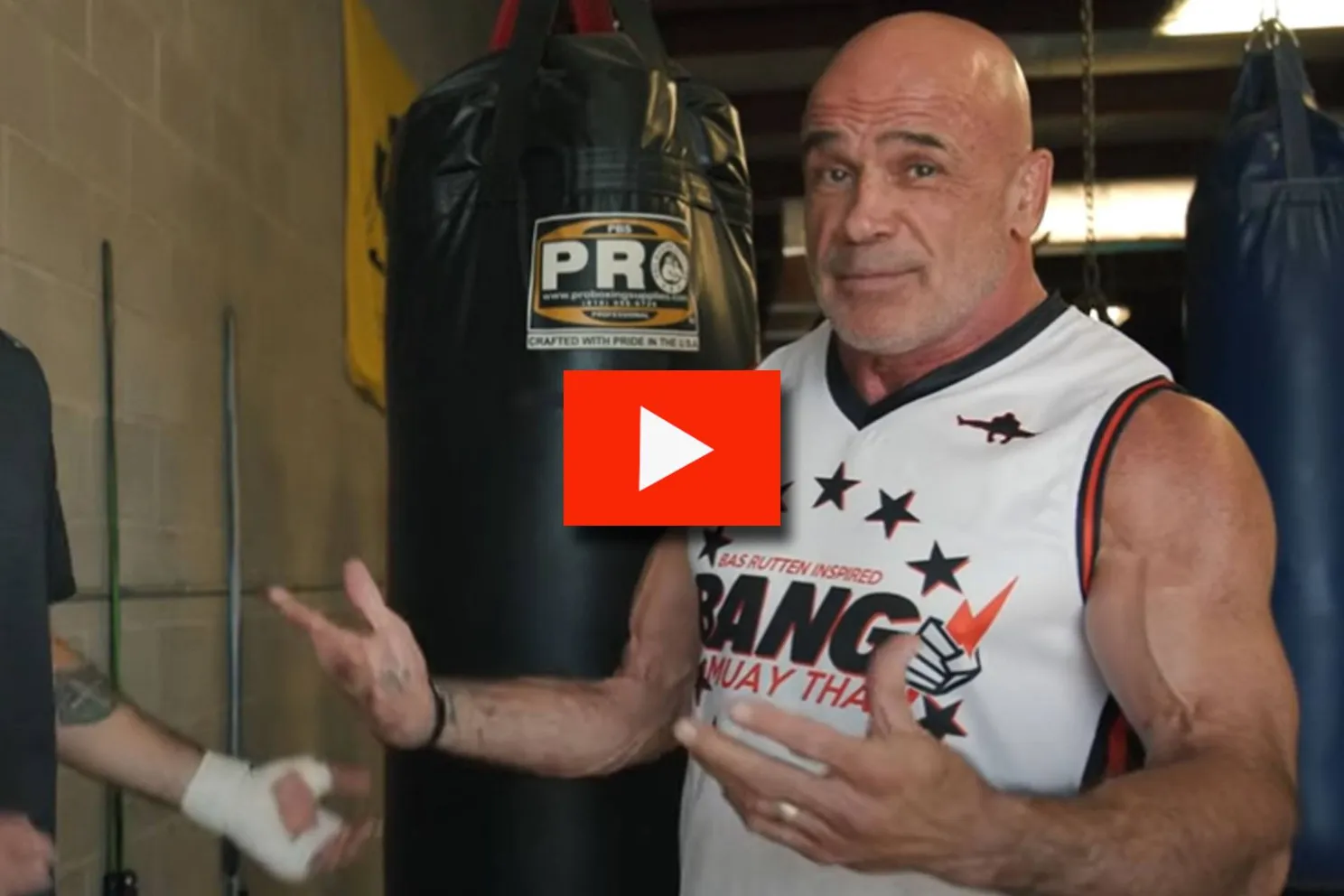 Niet schrikken! UFC held Bas Rutten leert je kalm te blijven in een gevecht