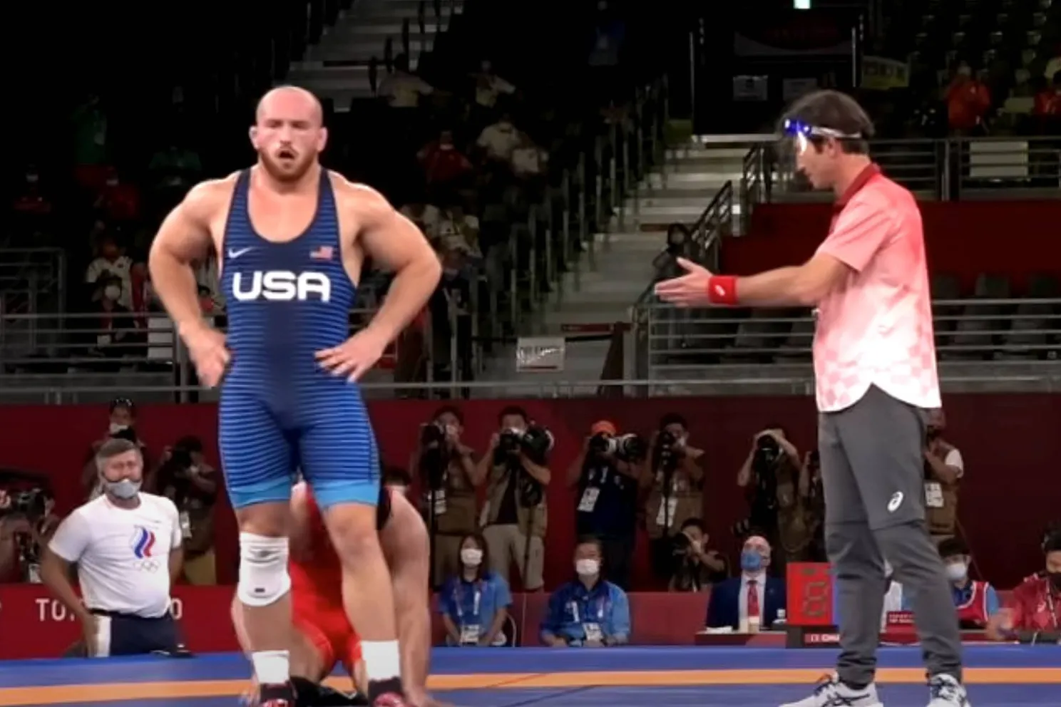 Olympisch worstelheld Kyle Snyder naakt betrapt bij politieval! (video)