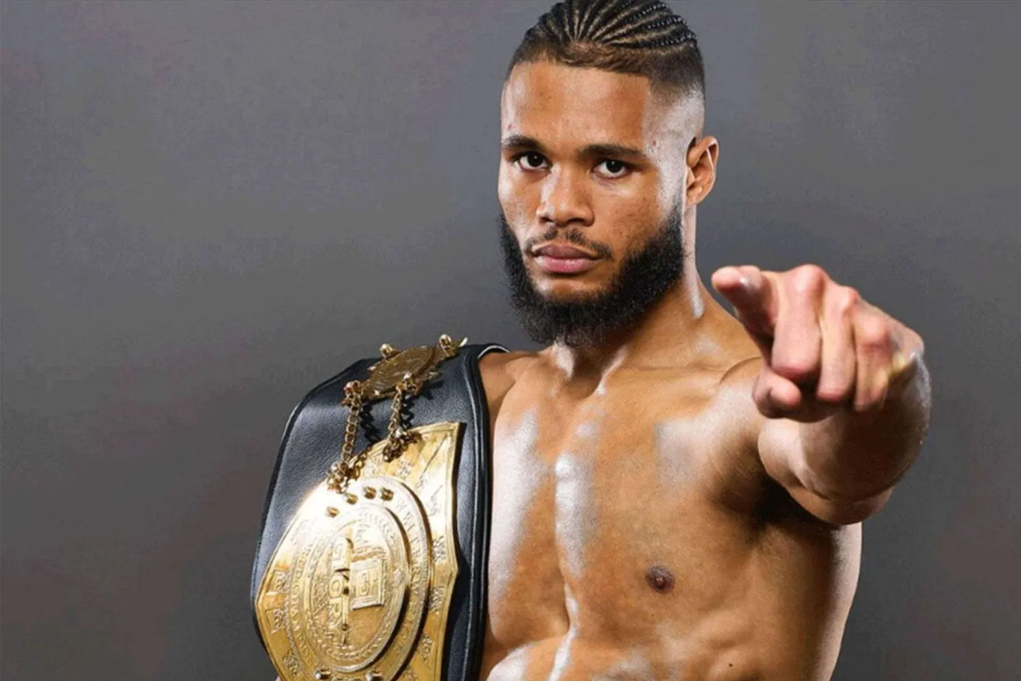 Chico Kwasi verdedigt titel op Glory 103 tegen gevaarlijke Ait el Hadj