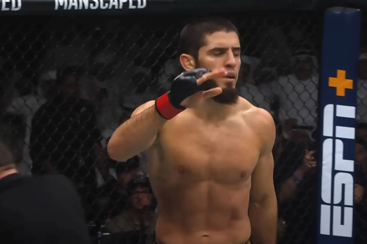 Islam Makhachev krijgt UFC megagevecht na plotselinge degradatie - dit is wat hij zegt!
