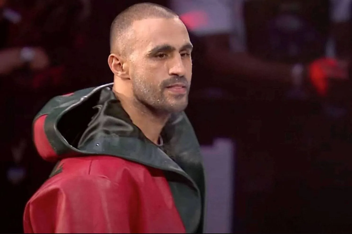 Badr Hari wakkert hoop op gevecht aan - oogt fitter dan ooit in nieuwe foto!