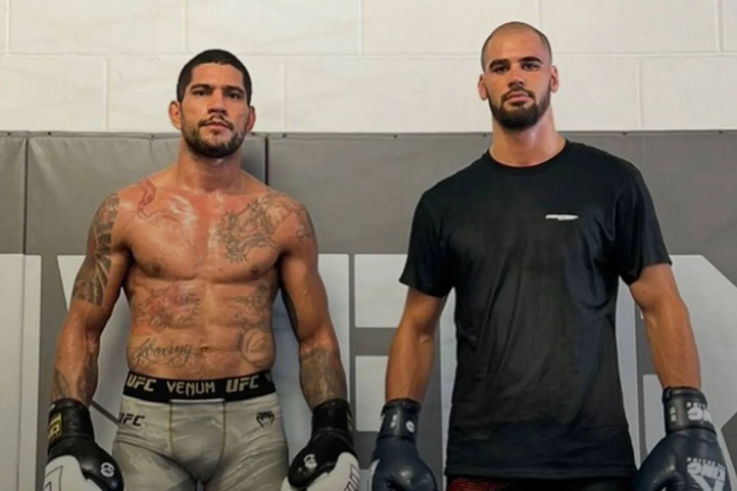 UFC ster Pereira adopteert oud Glory-rivaal Belgaroui - 'Hij hoort nu bij ons'