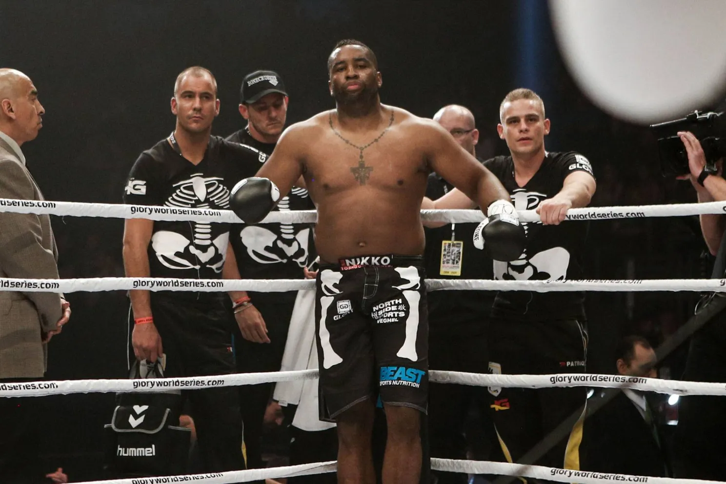 Errol Zimmerman maakt explosieve comeback bij Glory