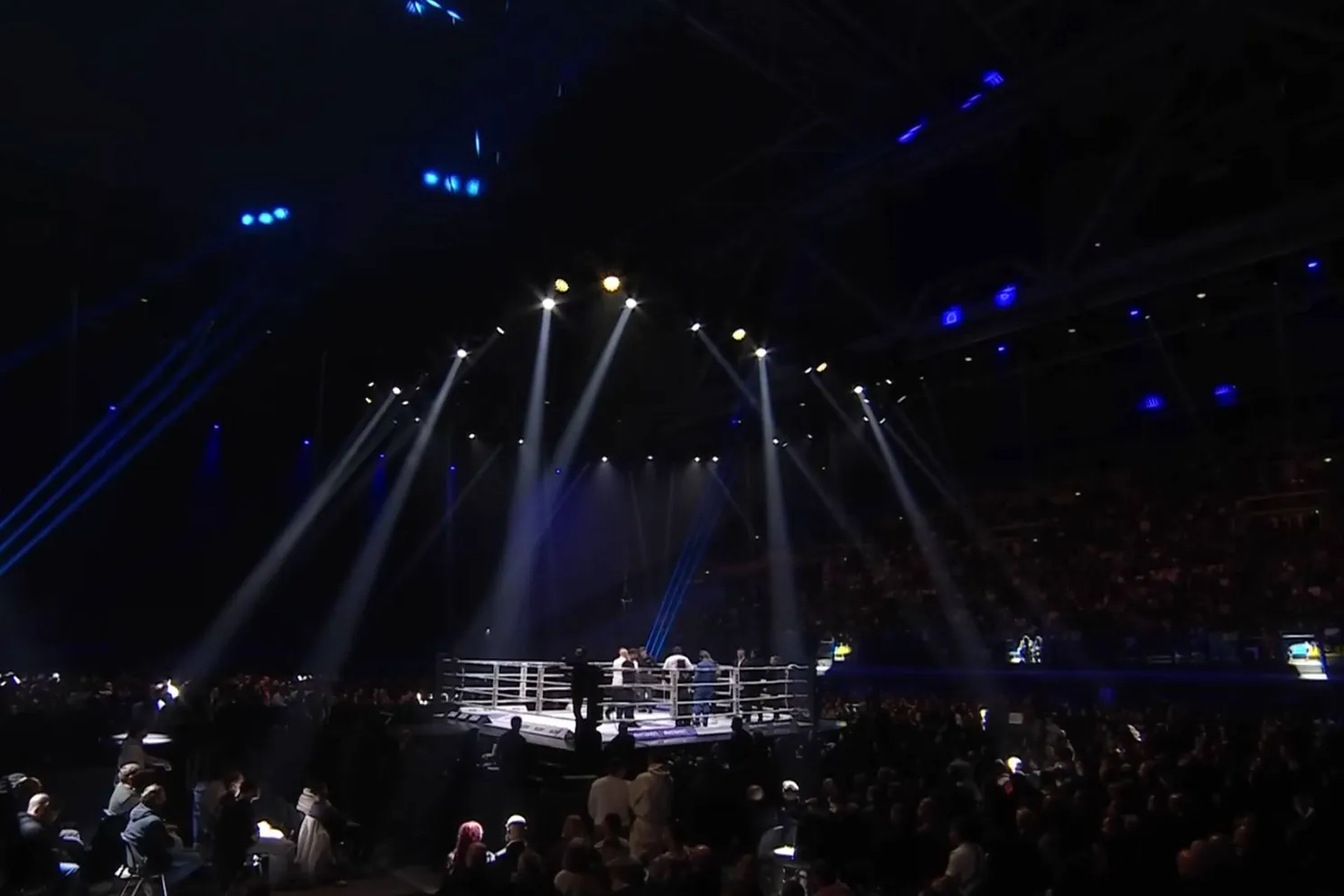 ‘Drie tribunes bleven leeg’: Glory zet na vertrek Rico Verhoeven nieuwe koers in