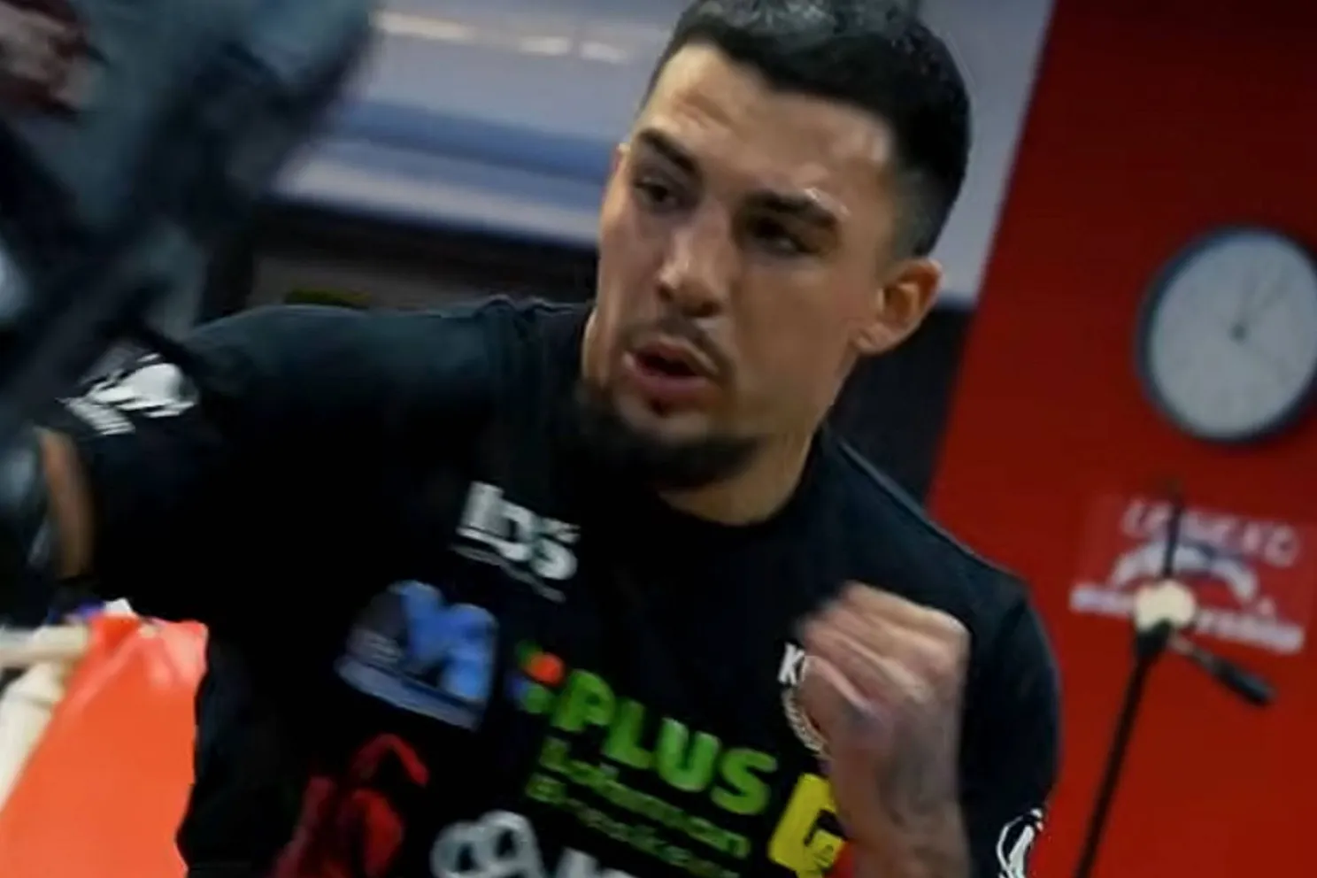 Thian de Vries: ‘Mijn grootste vijand ben ik zelf’ – klaar om keihard terug te slaan