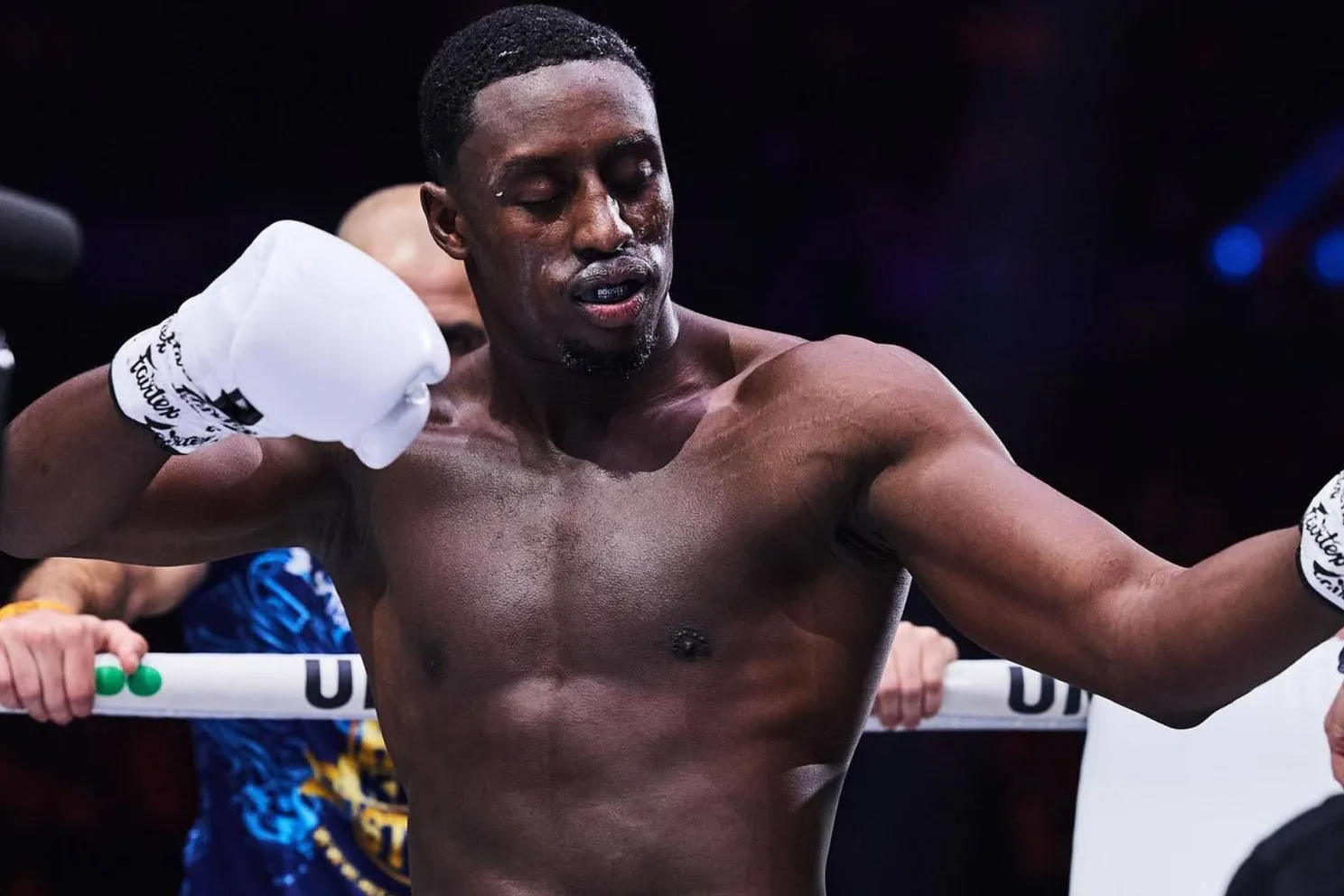 Mory Kromah schakelt Michael Boapeah uit na zware strijd in Glory zwaargewicht toernooi