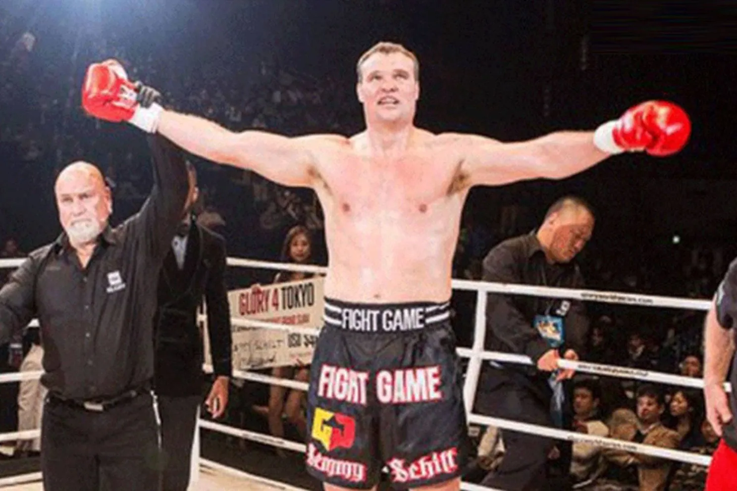 ‘We hebben weer een kickboksreus’ – K-1 zet kampioen op één lijn met Nederlander Schilt