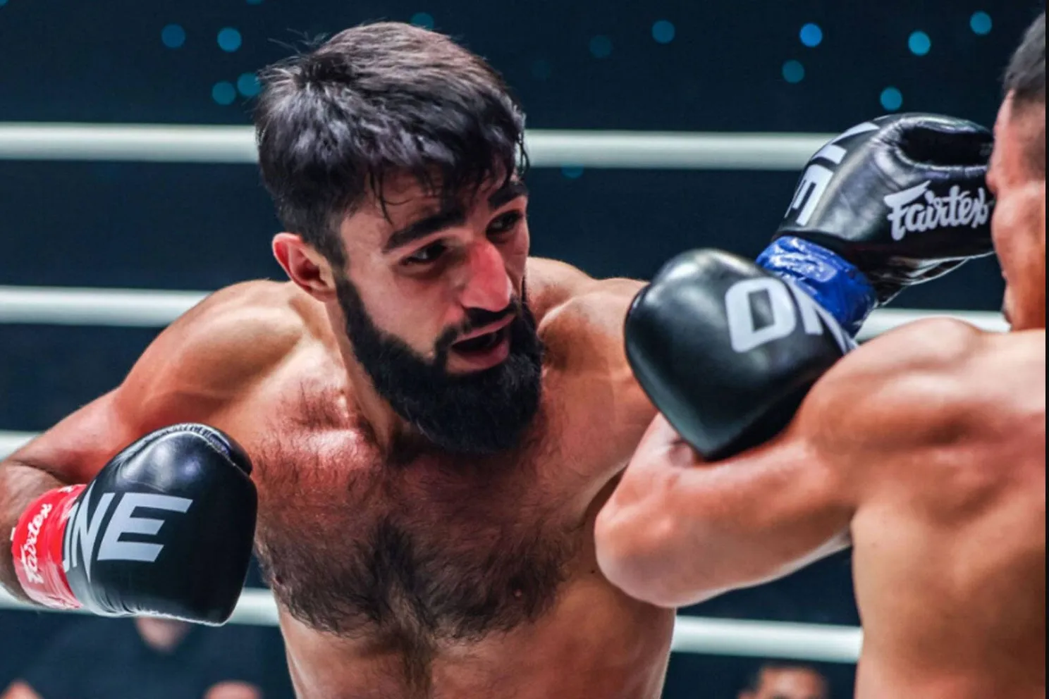 ‘Waarom Nederlandse kickboksers zo gevaarlijk zijn’ – ex-Glory-ster Grigorian legt uit