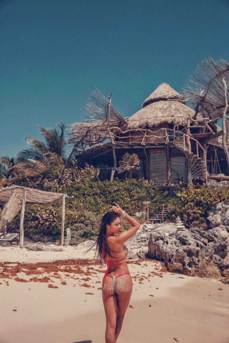 Een smaakvol naakte Arianny Celeste