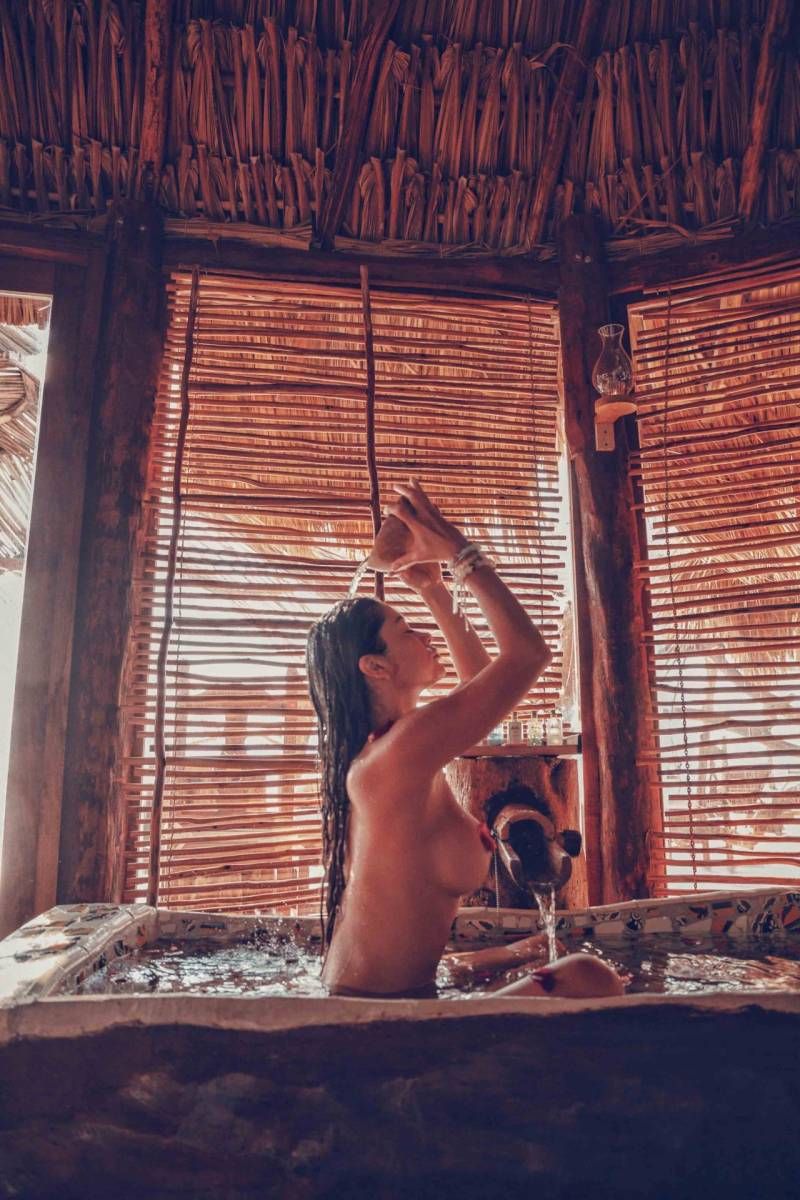 Een smaakvol naakte Arianny Celeste
