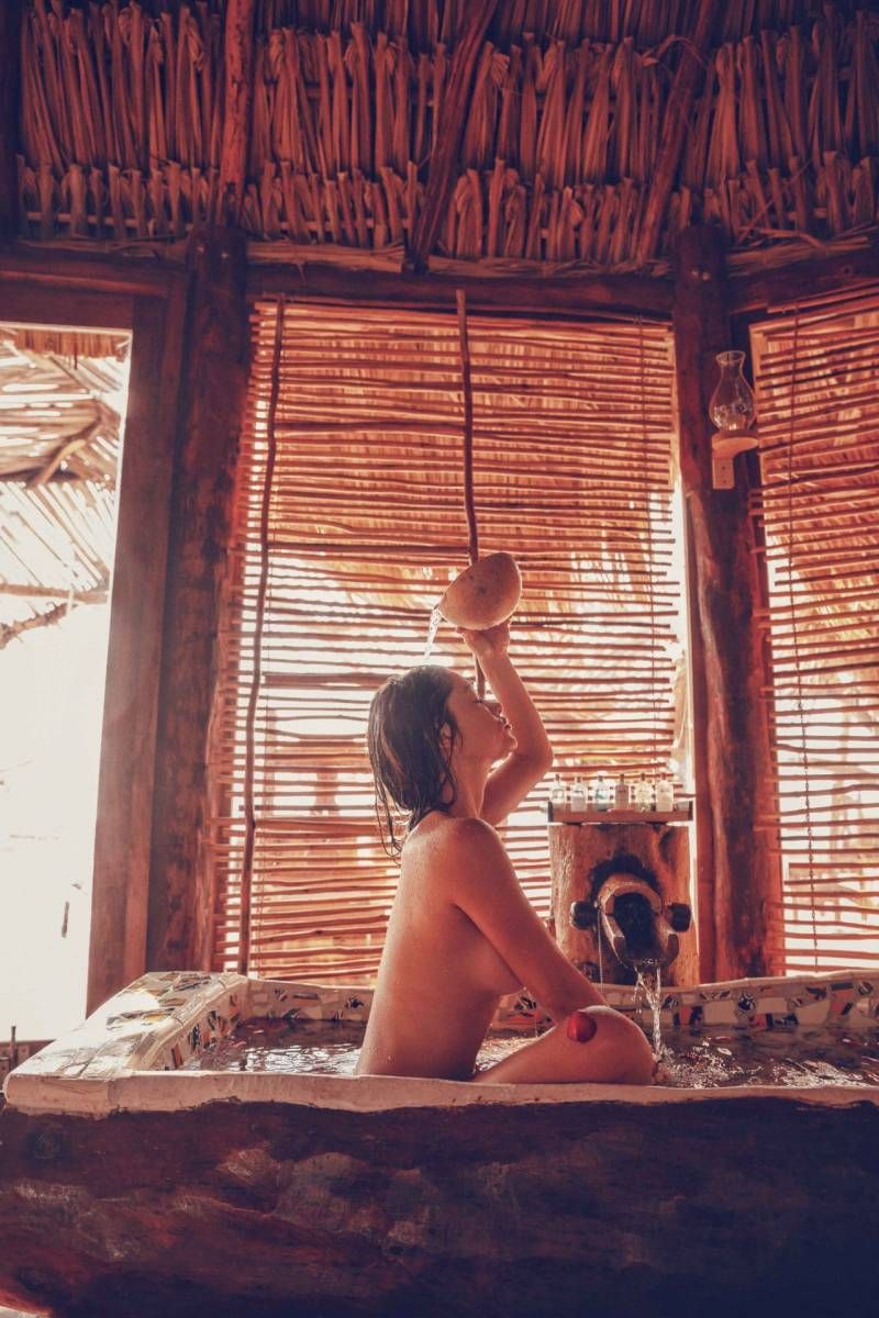Een smaakvol naakte Arianny Celeste