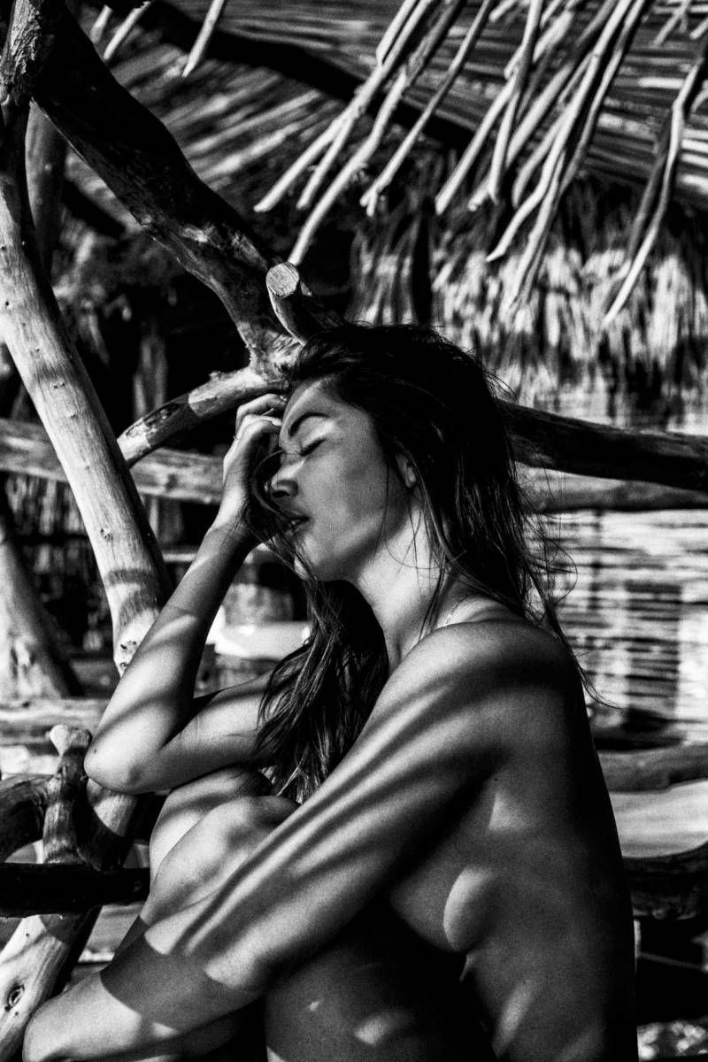 Een smaakvol naakte Arianny Celeste