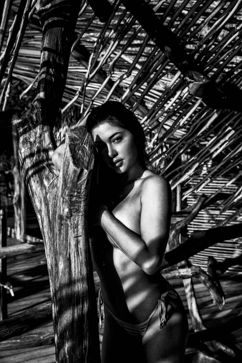 Een smaakvol naakte Arianny Celeste