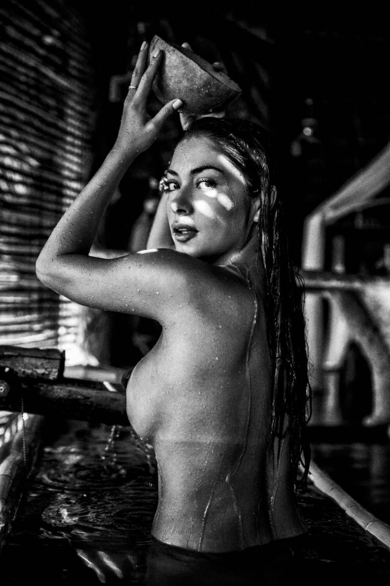 Een smaakvol naakte Arianny Celeste