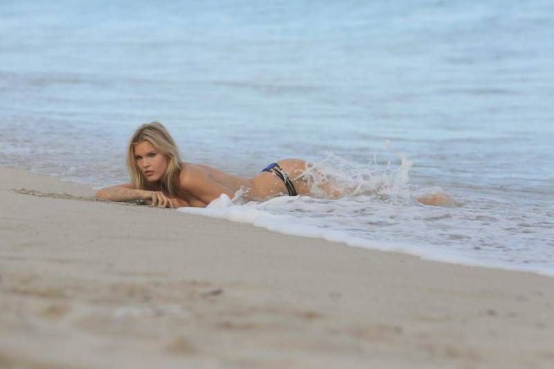 Joy Corrigan aan het schieten voor Sports Illustrated in Miami