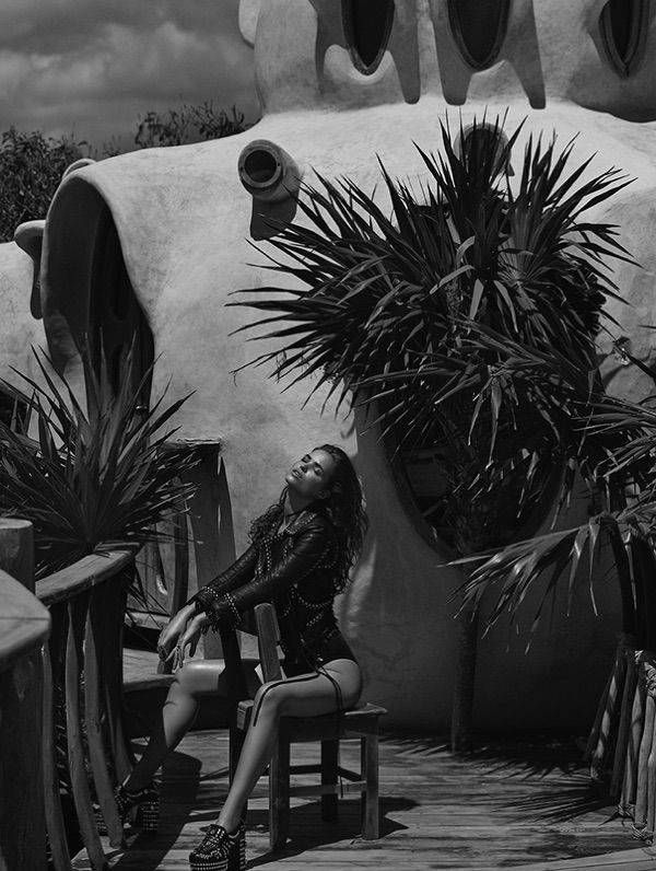 Nederlands model Robin Marjolein Holzken voor Duitse Cosmo