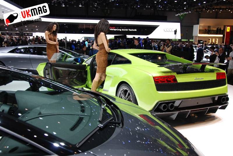 Autosalon Geneve 2010: De dames van Lamborghini