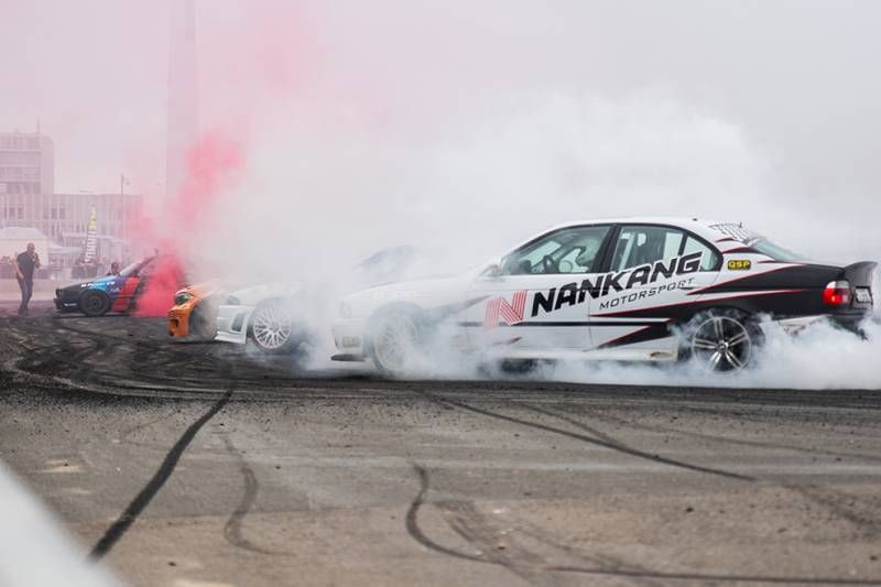 Gewoon 50 brute en mooie foto's van 100% Tuning in Ahoy