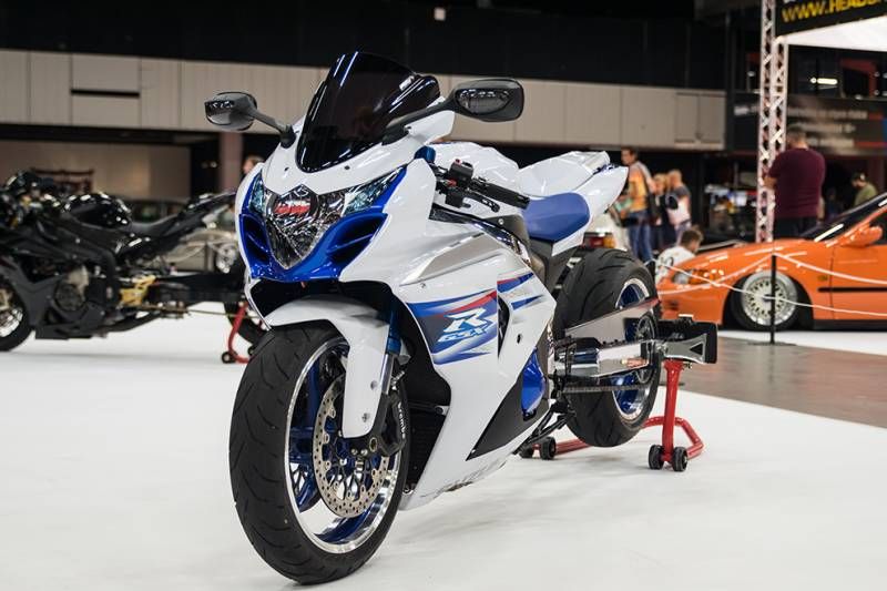 Gewoon 50 brute en mooie foto's van 100% Tuning in Ahoy