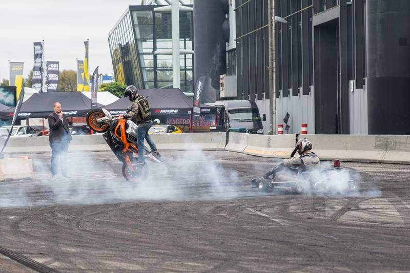 Gewoon 50 brute en mooie foto's van 100% Tuning in Ahoy