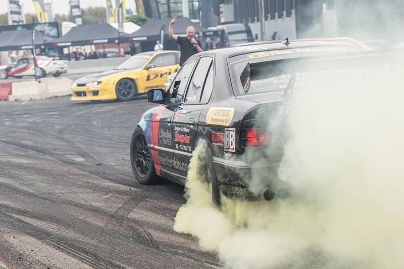 Gewoon 50 brute en mooie foto's van 100% Tuning in Ahoy