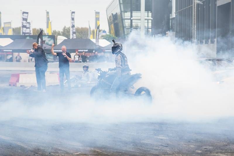 Gewoon 50 brute en mooie foto's van 100% Tuning in Ahoy