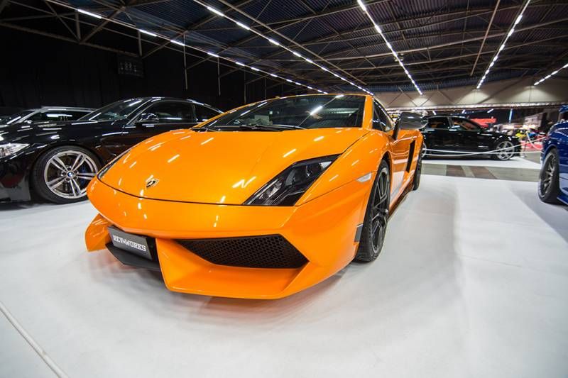 Gewoon 50 brute en mooie foto's van 100% Tuning in Ahoy