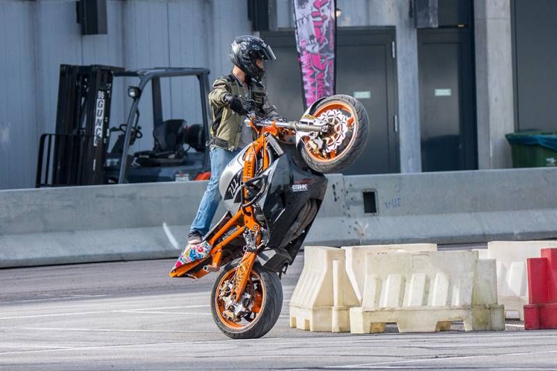 Gewoon 50 brute en mooie foto's van 100% Tuning in Ahoy