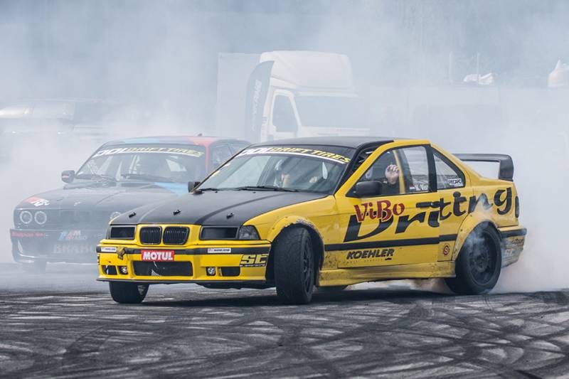 Gewoon 50 brute en mooie foto's van 100% Tuning in Ahoy