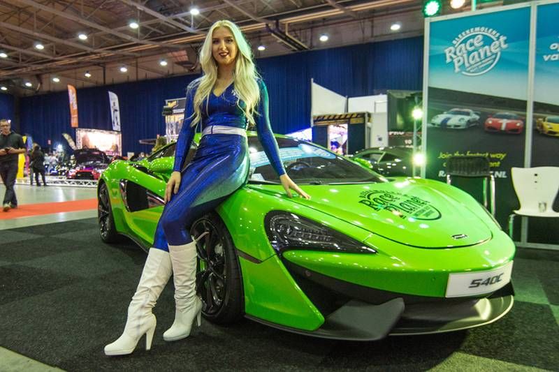 Gewoon 50 brute en mooie foto's van 100% Tuning in Ahoy