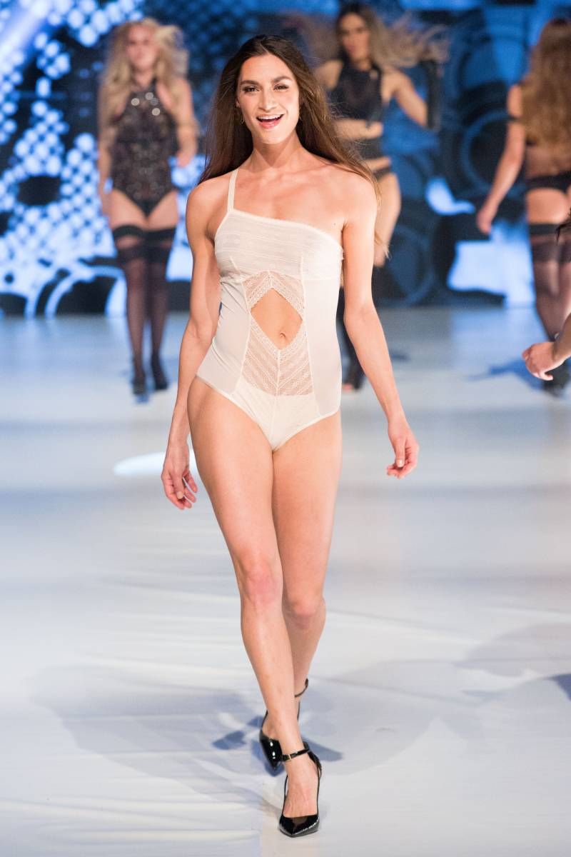 Oogsnoep: Hunkemöller Fashion Show 2018 gehost door Doutzen Kroes