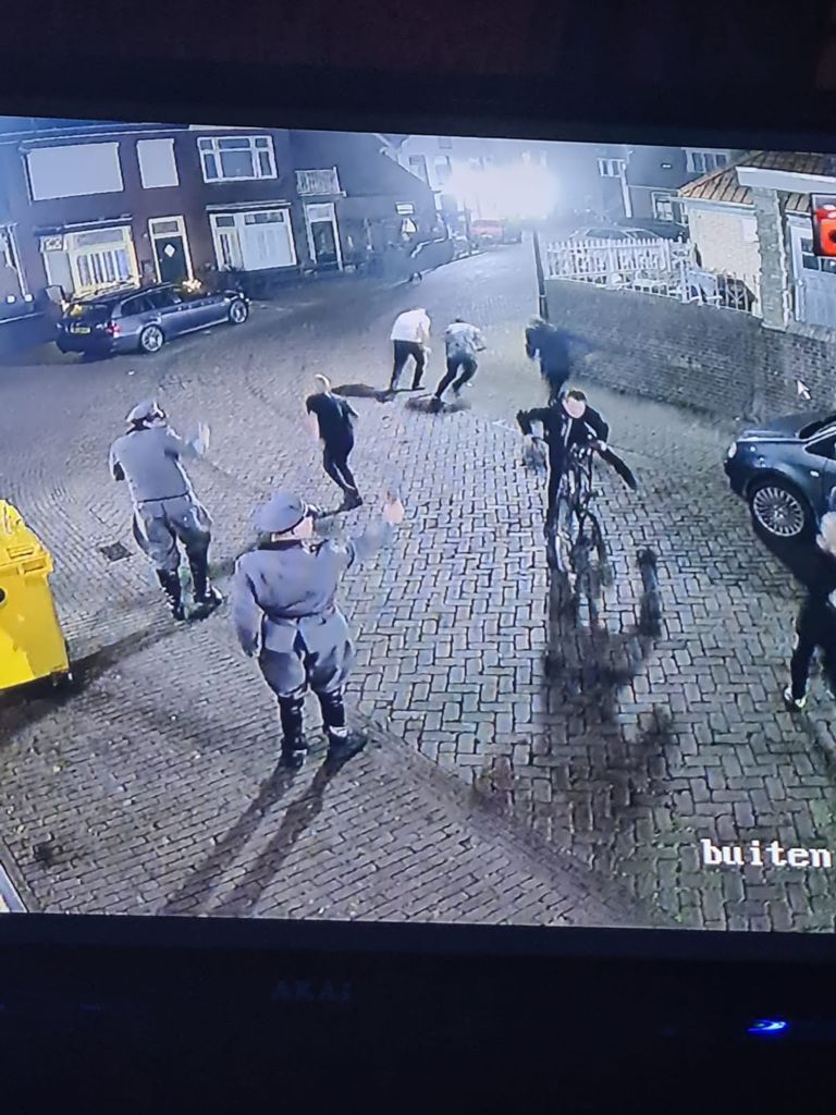Urk de gekSSte: Jongeren spelen liquidatie Joodse gevangene op straat na