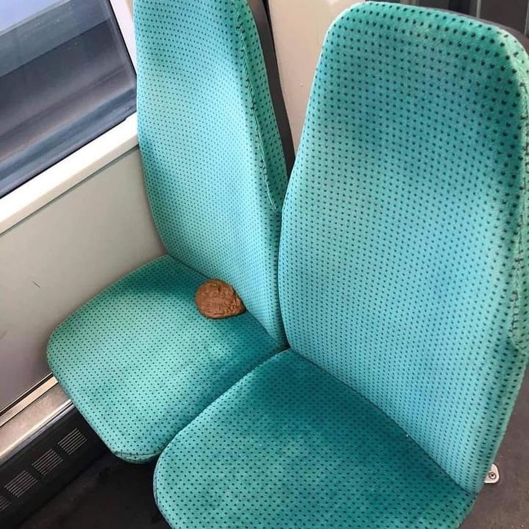 Iemand in de Rotterdamse metro heeft boodschap nummer 2 achtergelaten