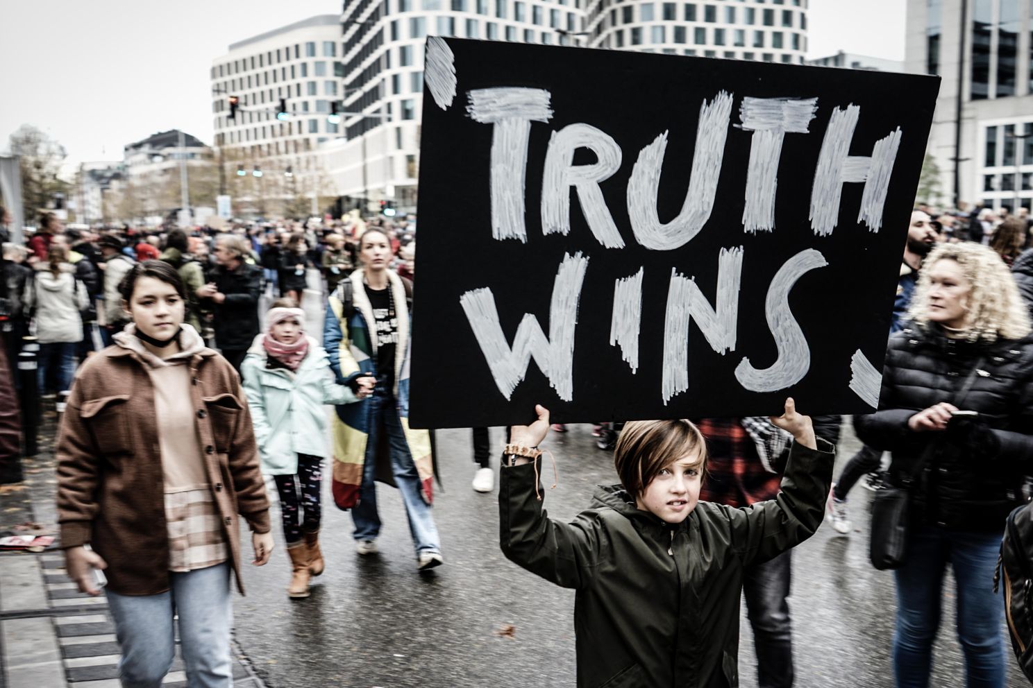 Het coronaprotest in het Belgische Brussel is ook gigantisch uit de hand gelopen