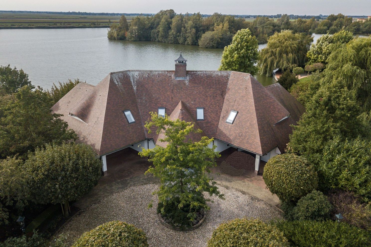 Huis in Groningse Wildervank is mooi, maar de Lamborghini Murcielago in de garage is mooier