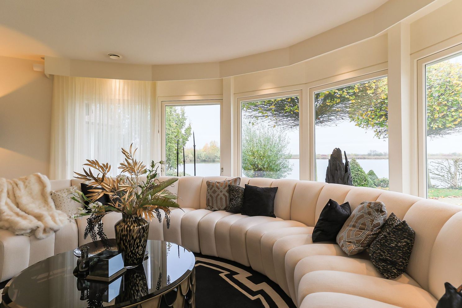 Huis in Groningse Wildervank is mooi, maar de Lamborghini Murcielago in de garage is mooier