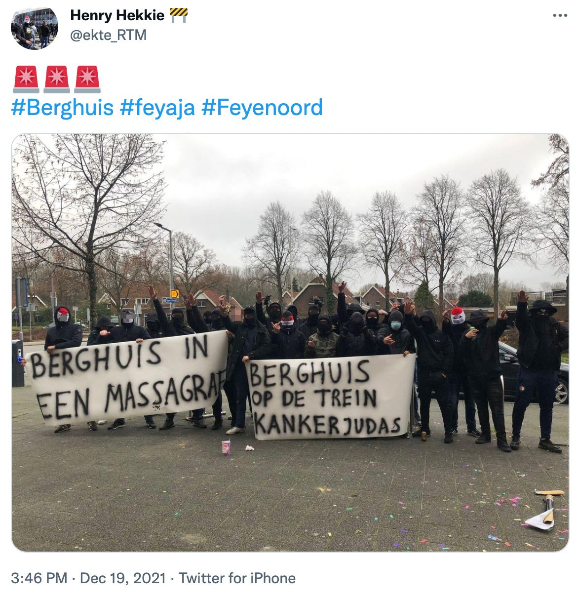 Feyenoord "supporters" tonen weer misselijkmakend spandoek aan adres Berghuis