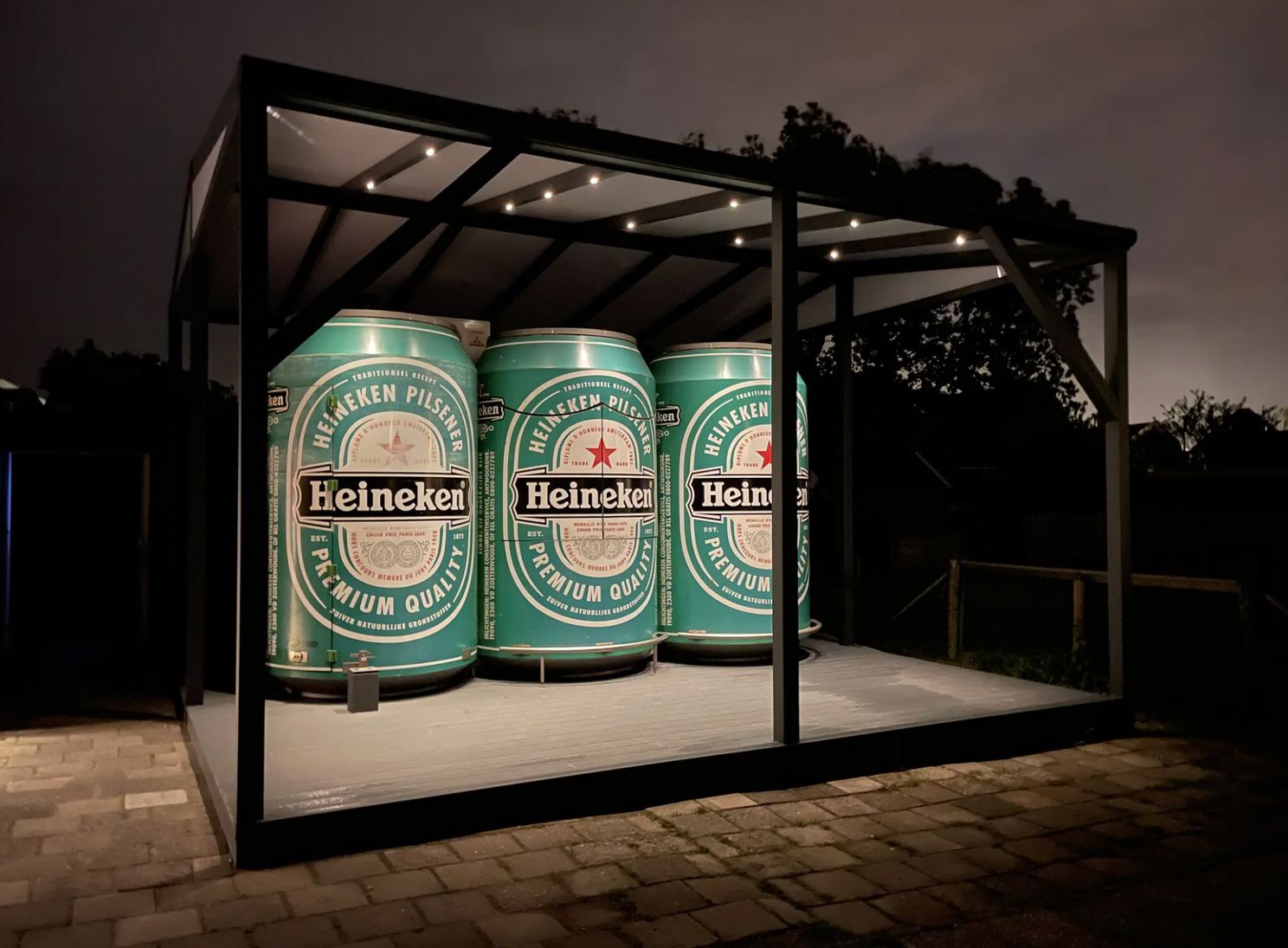 Voor de mensen die echt een unieke slaapplaats willen: Bierblik als vakantiehuisje