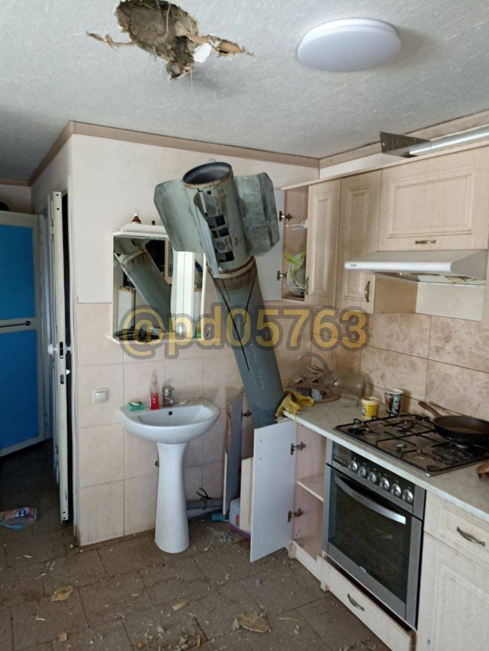 Iemand in Oekraïense stad Derhachi heeft een BM-27 Uragan blindganger in huis