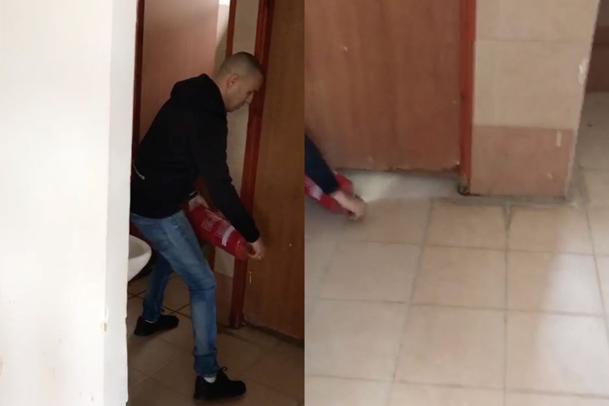 Maak iemand eens echt boos en spuit een brandblusser leeg op het toilet